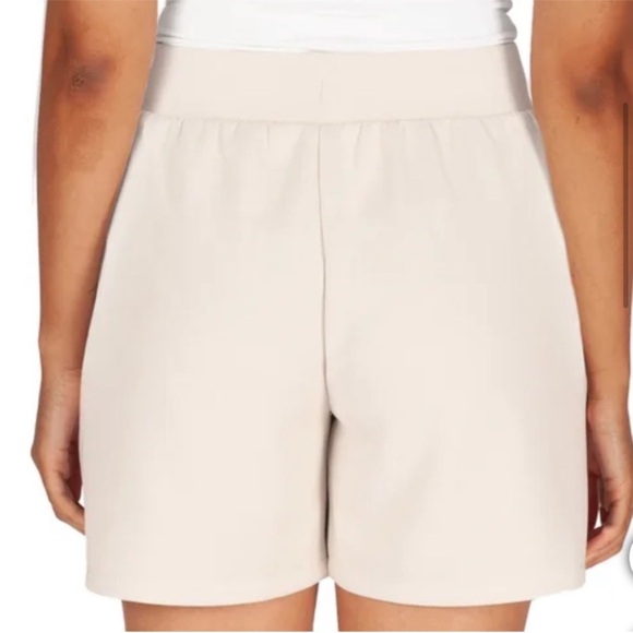 NWOT Lazypants Shorts cream Elastic Waist Inseam  5” Pockets - Picture 2 of 6